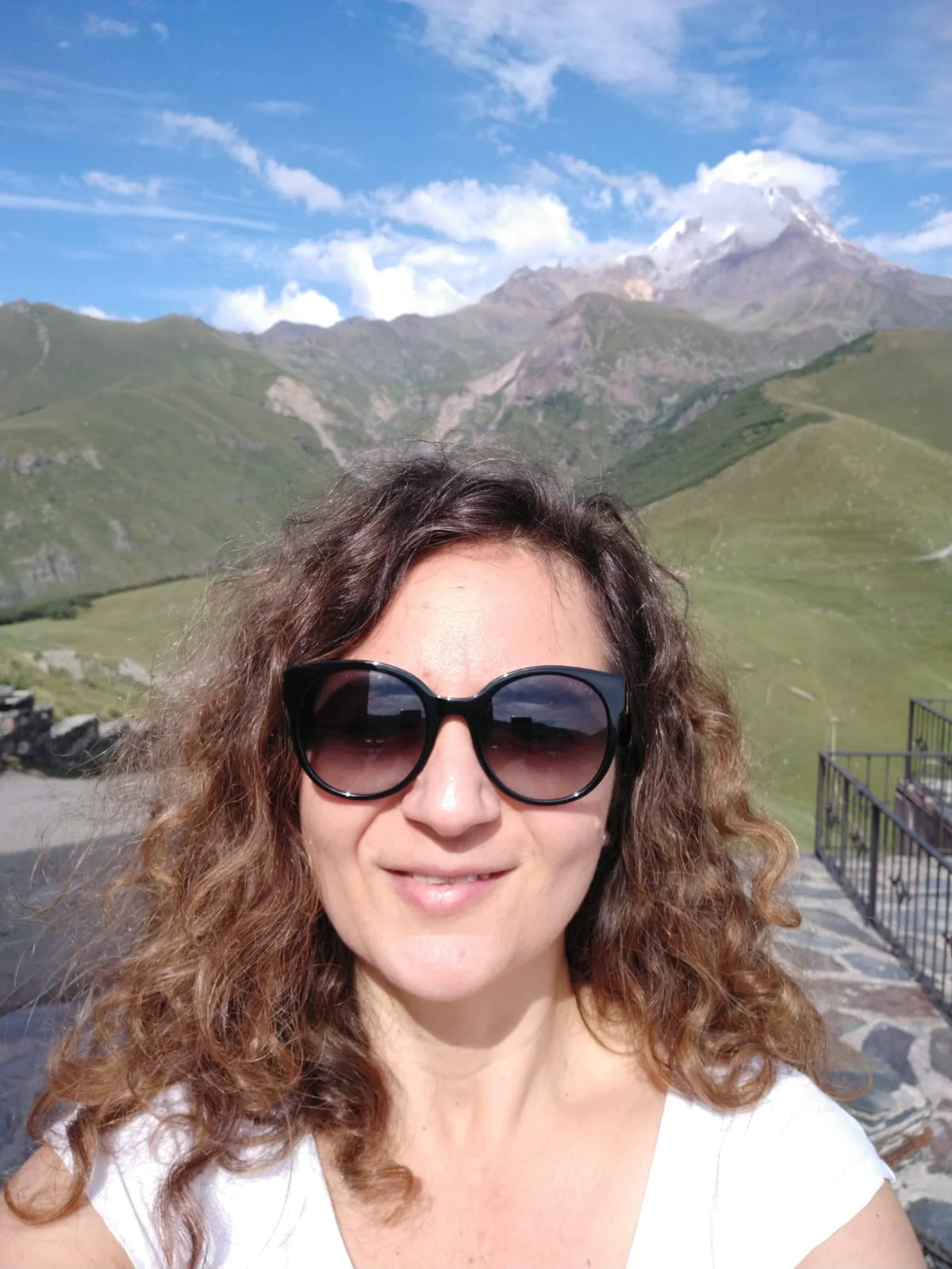 Meirav Stenzler, Flowers, Stage and Bookshop